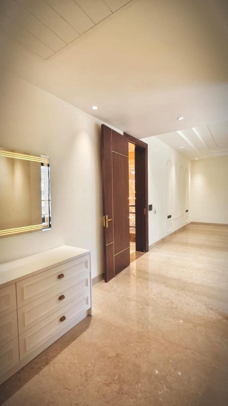 Room, dera mandi 5 Bedroom 1000 Sq.Yd. Villa In Dera Mandi Delhi 8431735