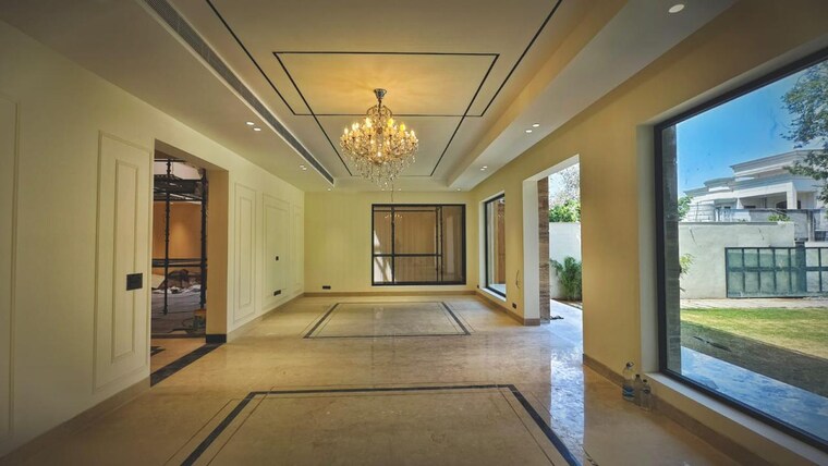 Exterior View, dera mandi 5 Bedroom 1000 Sq.Yd. Villa In Dera Mandi Delhi 8431735
