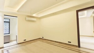 Room in 5 BHK Villa at Dera Mandi – for Sale