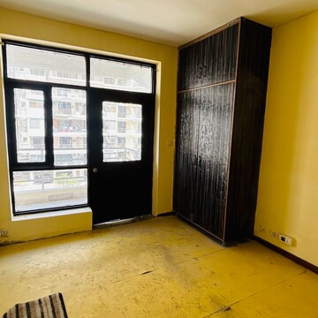 Room in 3 BHK Apartment at TDI City Kingsbury, Sector 61 – for Rent