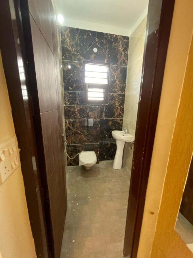 Attached Bathroom, kharar 3 Bedroom 135 Sq.Yd. Builder Floor In Kharar Mohali 8431813
