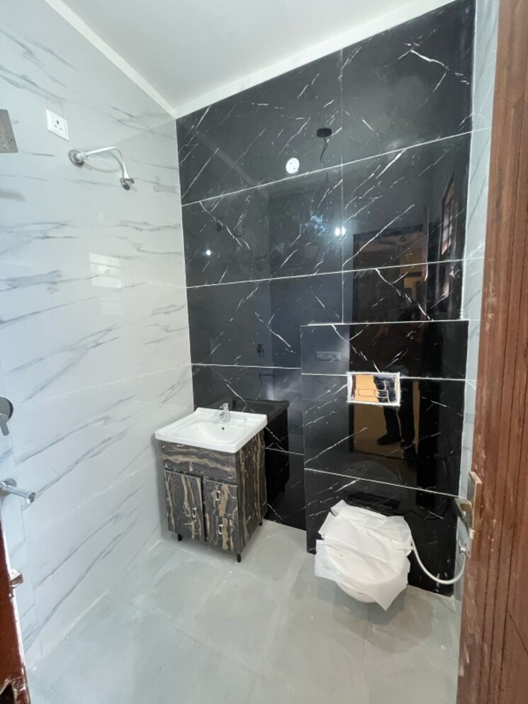 Bathroom, kharar 3 Bedroom 135 Sq.Yd. Builder Floor In Kharar Mohali 8431813