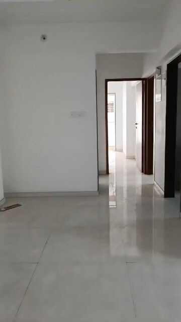 Room in 3 BHK Apartment at Sindhi Society – for Rent