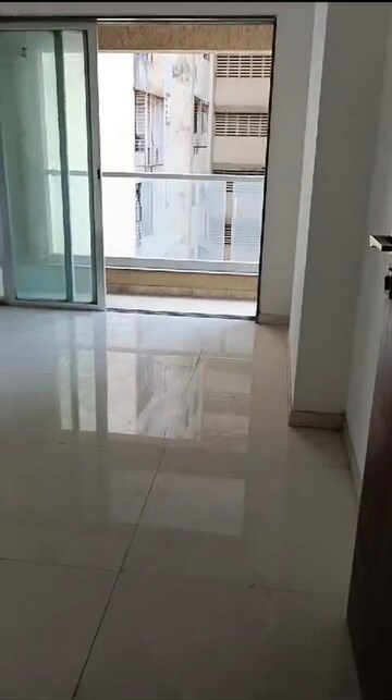 Living Room in 3 BHK Apartment at Sindhi Society – for Rent