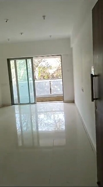 Living Room in 3 BHK Apartment at Sindhi Society – for Rent