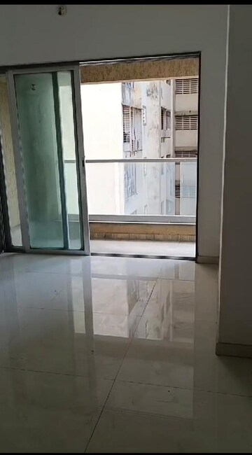 Room in 3 BHK Apartment at Sindhi Society – for Rent