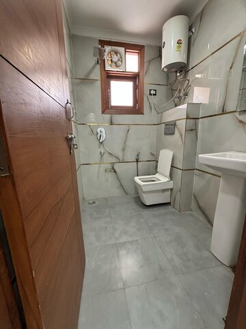 Bathroom in 2 BHK Builder Floor at Boutique Residential Apartments G-88, Saket – for Rent