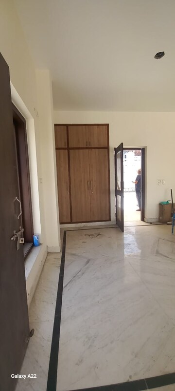 Room in 1 BHK Builder Floor at Sector 51 – for Rent