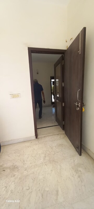 Room in 1 BHK Builder Floor at Sector 51 – for Rent
