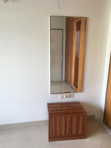 Room in 1 BHK Apartment at Tardeo – for Rent