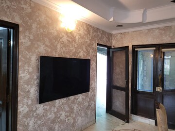 Room in 3 BHK Builder Floor at Safdarjang Enclave – for Rent