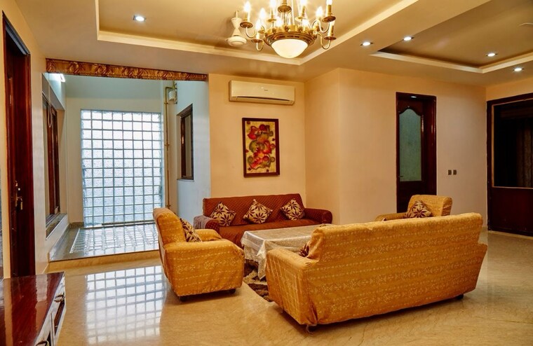 Living Room, beta ii greater noida 6+ Bedroom 390 Sq.Mt. Independent House In Beta Ii Greater Noida Greater Noida 8432181