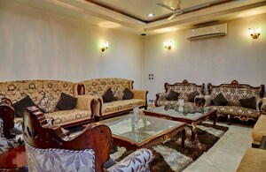 Bedroom in 6+ BHK Independent House at Beta Ii Greater Noida – for Sale