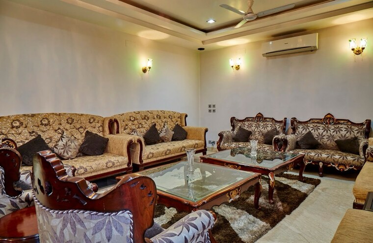 Bedroom, beta ii greater noida 6+ Bedroom 390 Sq.Mt. Independent House In Beta Ii Greater Noida Greater Noida 8432181