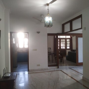 Room in 3 BHK Builder Floor at Safdarjang Enclave – for Rent