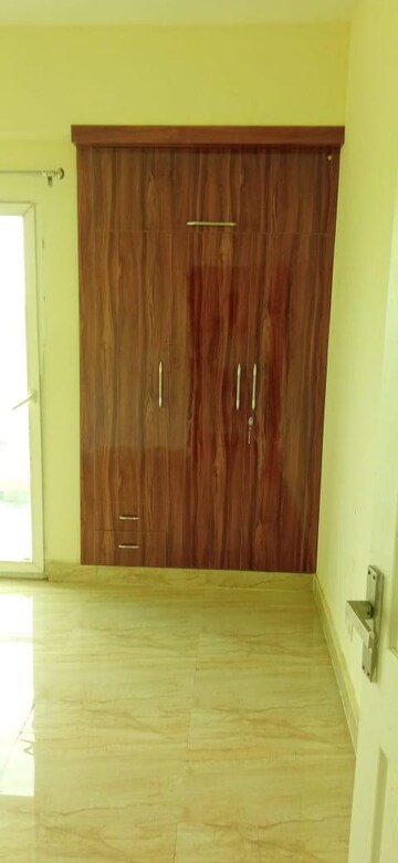Room in 2 BHK Apartment at Migsun Ultimo, Omicron Iii Greater Noida – for Rent