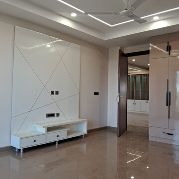 Building Lobby in 4 BHK Apartment at Vipul World Floors, Sector 48 – for Rent