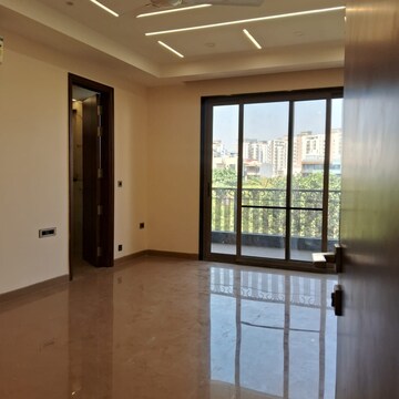 Room in 4 BHK Apartment at Vipul World Floors, Sector 48 – for Rent