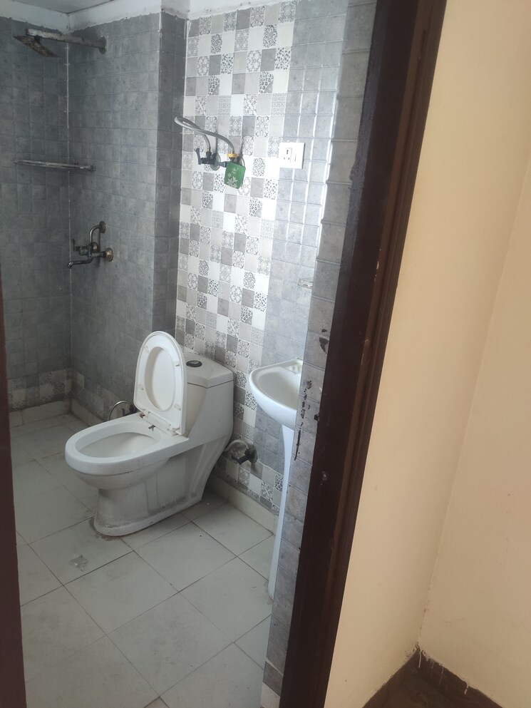 Bathroom, futec-gateway 2 Bedroom 1045 Sq.Ft. Apartment In Sector 75 Noida 8432321