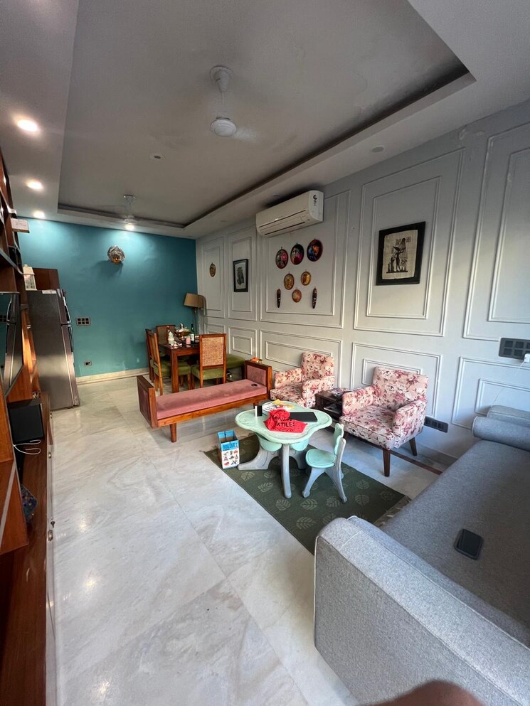 Living Room, chittaranjan park 3 Bedroom 160 Sq.Yd. Builder Floor In Chittaranjan Park Delhi 8432265