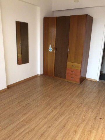 Room in 2 BHK Apartment at Hiranandani Gardens Eldora, Powai – for Rent