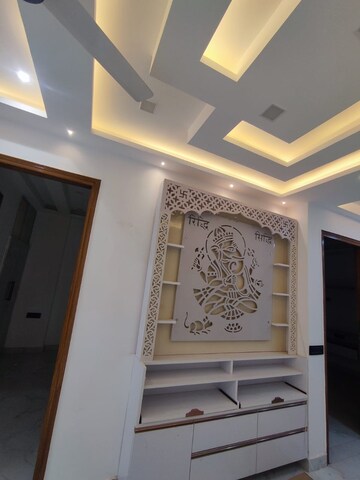 Furnished Amenities in 3 BHK Builder Floor at BPTP District, Sector 81 – for Sale