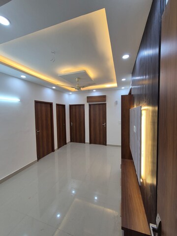 Building Lobby in 3 BHK Builder Floor at BPTP Eden Estate, Sector 81 – for Rent