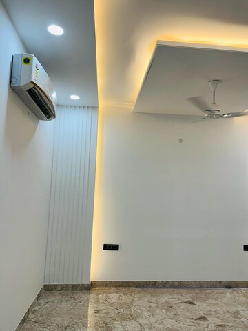 Furnished Amenities in 3.5 BHK Builder Floor at Ansal Sushant Lok I, Sector 43 – for Rent