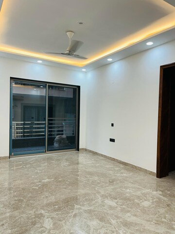 Room in 3.5 BHK Builder Floor at Ansal Sushant Lok I, Sector 43 – for Rent