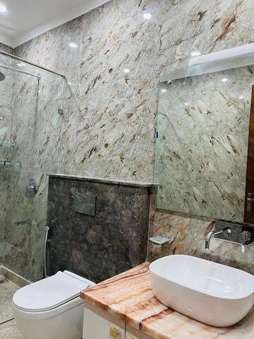 Master Bedroom in 3.5 BHK Builder Floor at Ansal Sushant Lok I, Sector 43 – for Rent