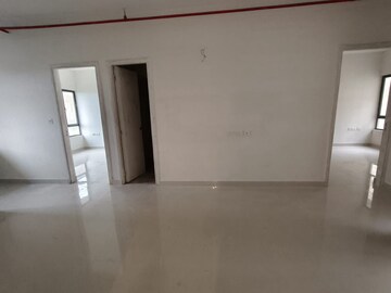 Room in 2 BHK Apartment at Bengal Peerless Avidipta, Em Bypass – for Rent