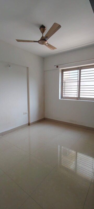 Room in 2 BHK Apartment at Ozone Urbana Aqua, Devanahalli – for Rent