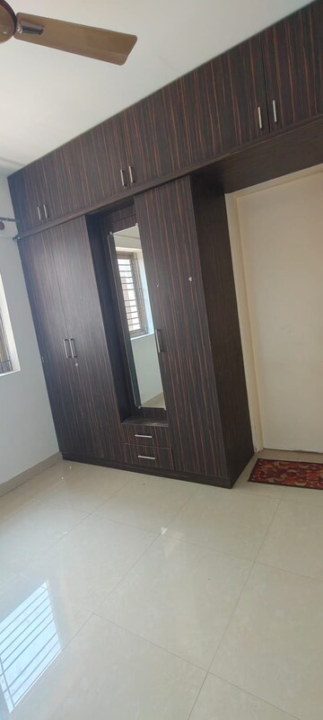 Room in 2 BHK Apartment at Ozone Urbana Aqua, Devanahalli – for Rent