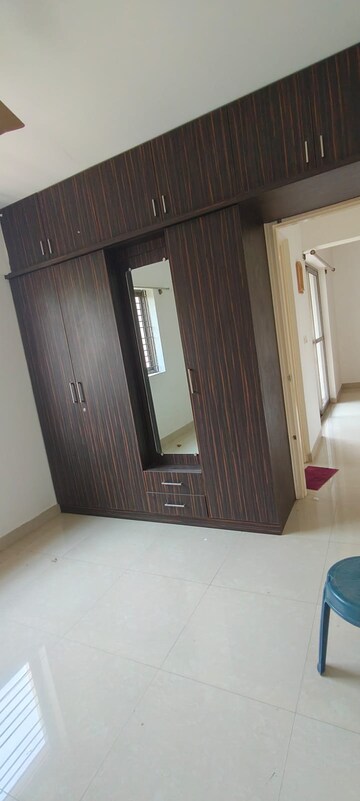 Room in 2 BHK Apartment at Ozone Urbana Aqua, Devanahalli – for Rent