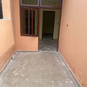 Room in 1.5 BHK Independent House at Sarojini Nagar – for Sale