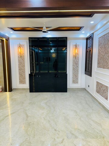Room in 4 BHK Builder Floor at Indrapuram – for Sale
