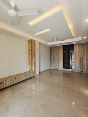Room in 4 BHK Builder Floor at Kohli One Malibu Town, Sector 47 – for Sale