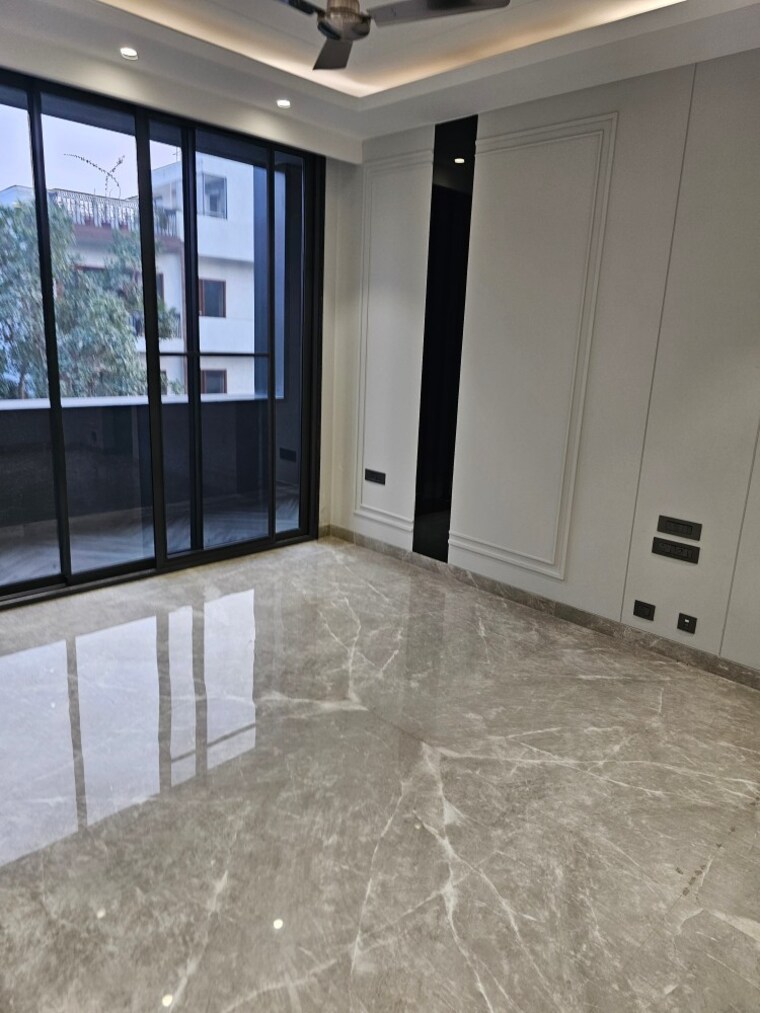 Room, greater kailash i 4 Bedroom 1000 Sq.Yd. Builder Floor In Greater Kailash I Delhi 8432602