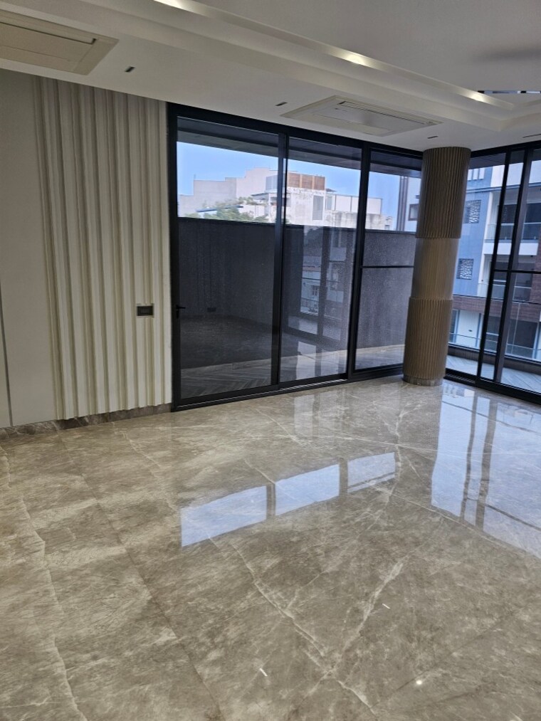 Room, greater kailash i 4 Bedroom 1000 Sq.Yd. Builder Floor In Greater Kailash I Delhi 8432602