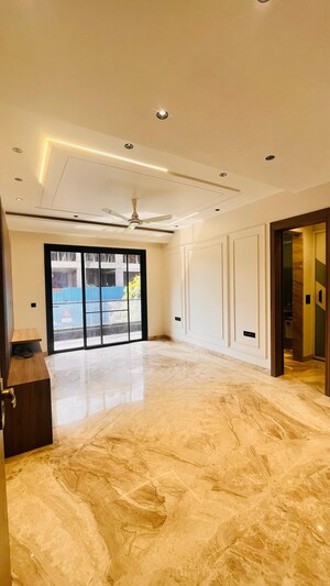 Room in 4 BHK Builder Floor at SS Mayfield Gardens, Sector 51 – for Sale