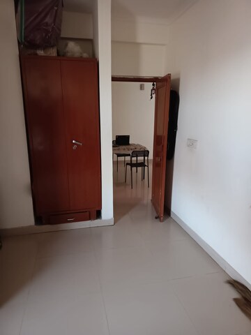 Room in 2 BHK Apartment at Penta Homes, Vip Road – for Rent