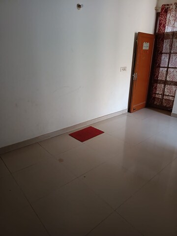 Furnished Amenities in 2 BHK Apartment at Penta Homes, Vip Road – for Rent
