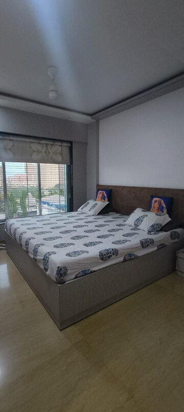 Bedroom in 3.5 BHK Apartment at Kalpataru Hills, Manpada – for Sale
