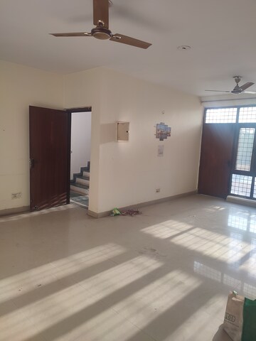 Kitchen in 3.5 BHK Builder Floor at Ardee City, Sector 52 – for Rent