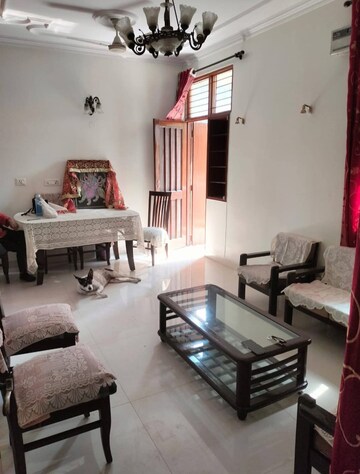 Living Room in 2.5 BHK Apartment at Mayur Vihar Phase 1 Extension – for Rent
