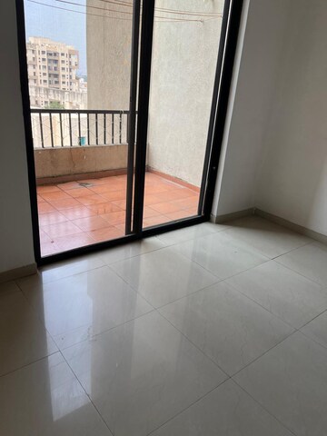 Room in 3 BHK Apartment at Kolte Patil Margosa Heights, Mohammadwadi – for Rent