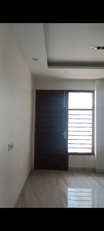 Building Lobby in 3 BHK Builder Floor at Puri Kohinoor, Sector 89 – for Rent