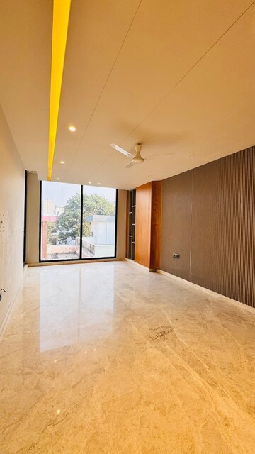 Room in 2 BHK Apartment at Ansal Celebrity Homes, Sector 2 – for Rent