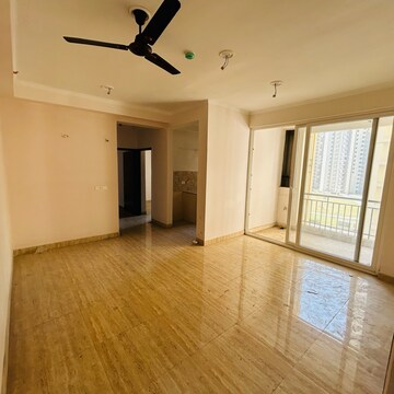 Room in 2 BHK Apartment at Amrapali Dream Valley, Amrapali Dream Valley – for Rent