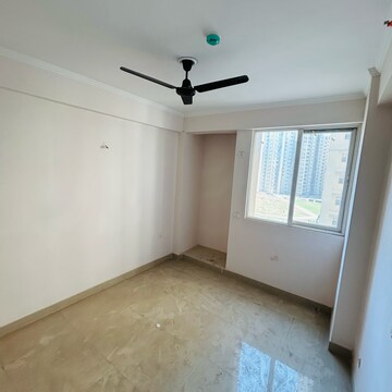 Room in 2 BHK Apartment at Amrapali Dream Valley, Amrapali Dream Valley – for Rent